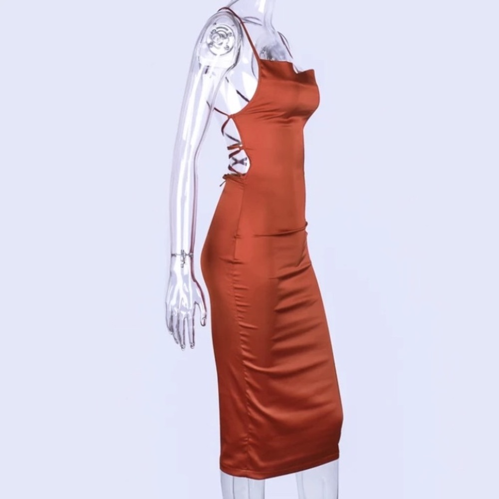 Slim fitting dress - Picture 3 of 5